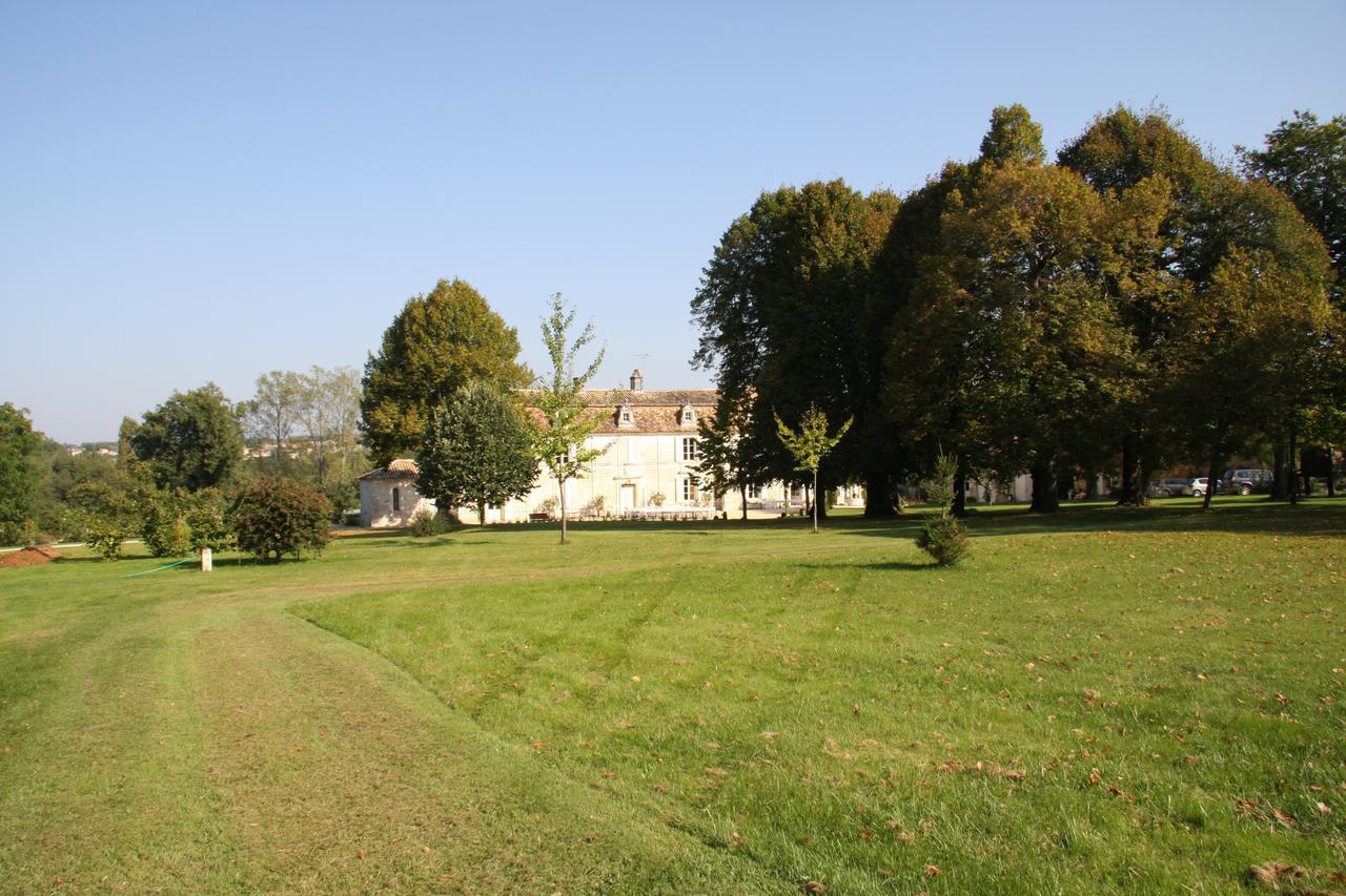 Chateau Manoir De La Leche Touvre Bagian luar foto