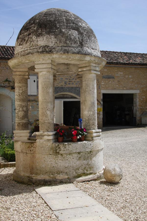 Chateau Manoir De La Leche Touvre Bagian luar foto